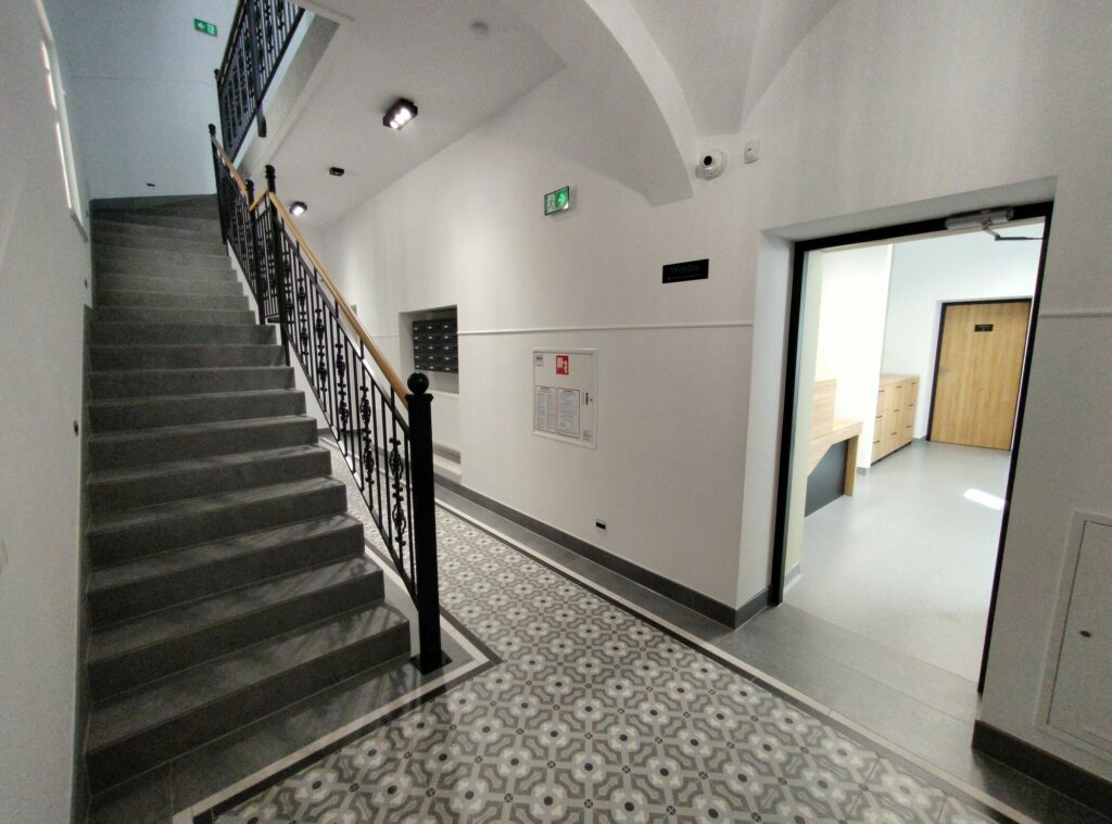 Część medyczna, klatka schodowa, parter