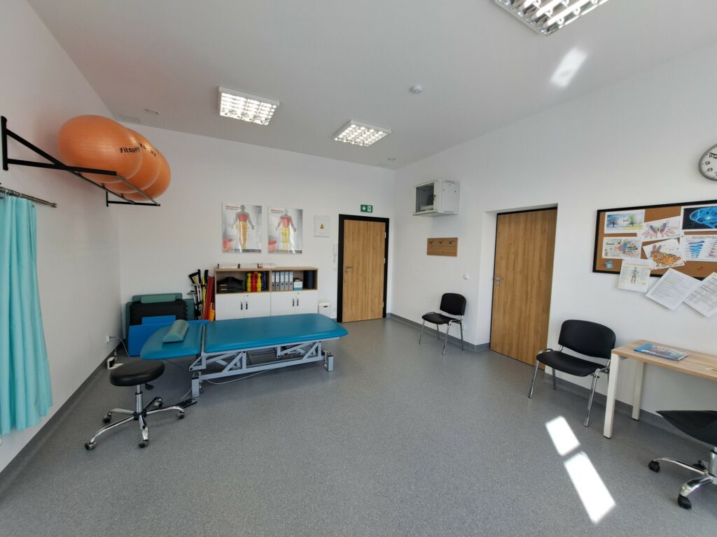 Część medyczna, sala ćwiczeń fizjoterapii neurologicznej, pierwsze piętro