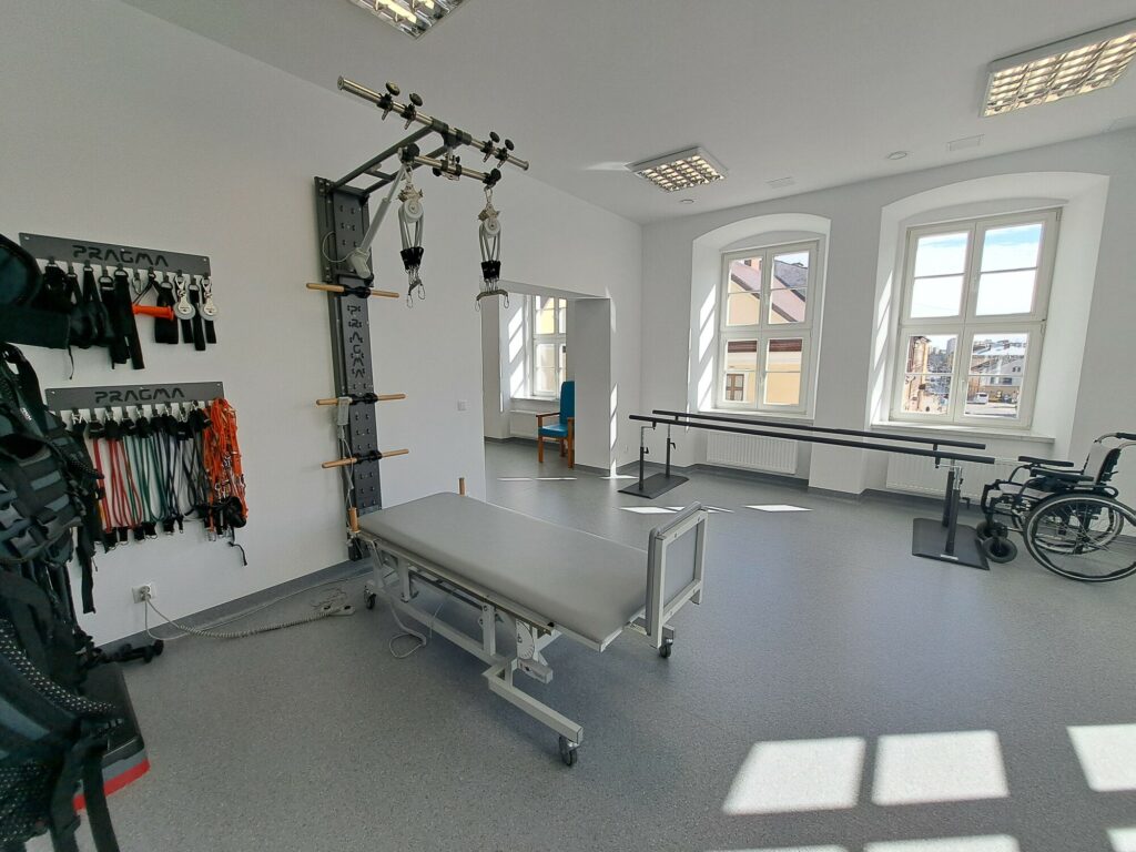 Część medyczna, sala ćwiczeń fizjoterapii neurologicznej, pierwsze piętro