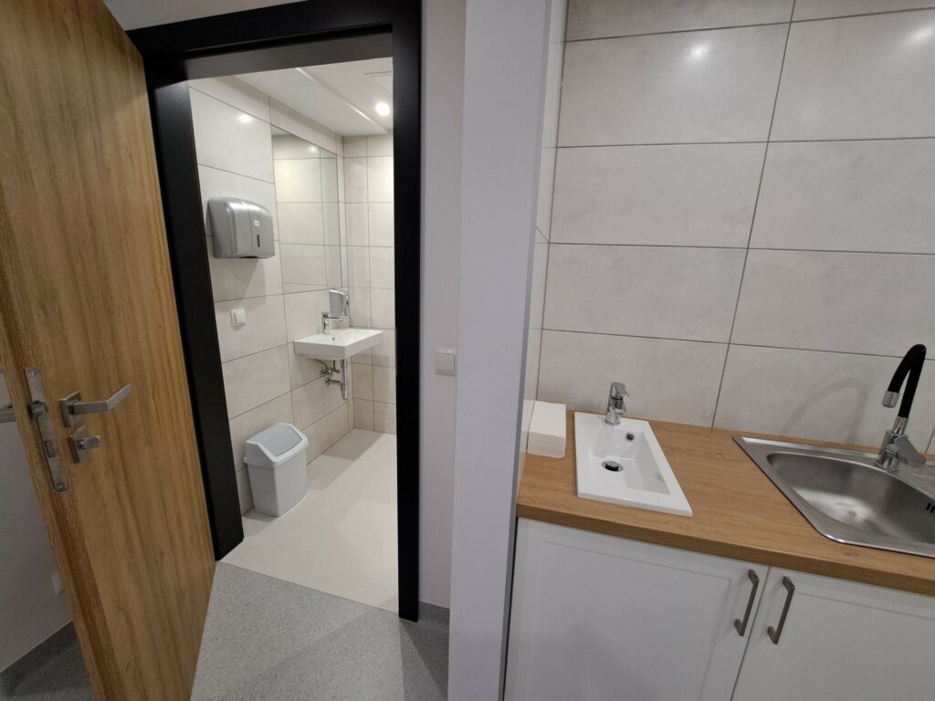 Część medyczna, toaleta dla personelu, drugie piętro